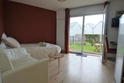 Coin salon dans l'établissement La Patoune - Jardin - 50m de la plage - Wifi - Parking