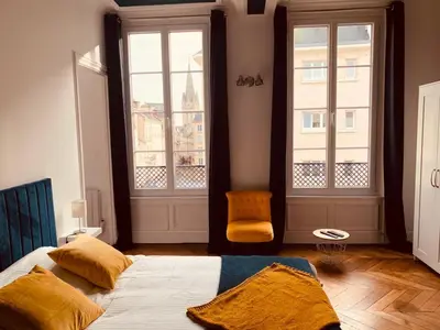 Un ou plusieurs lits dans un hébergement de l'établissement L'expérience d'Elie by Icone Collection