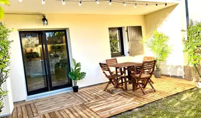Jardin de l'établissement Perle Marine au pied de la plage