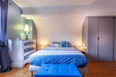 Un ou plusieurs lits dans un hébergement de l'établissement Lovely Normandy un havre de paix en Bord de Mer