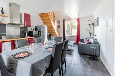 Cuisine ou kitchenette dans l'établissement Le Grand Cancalais