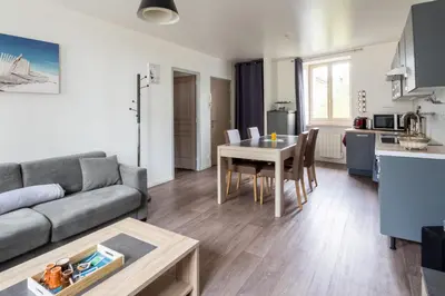 Cuisine ou kitchenette dans l'établissement Le P'tit Cancalais