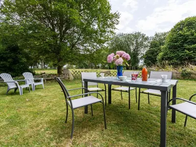 Jardin de l'établissement Holiday Home Maison Sainte Claire by Interhome