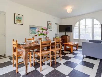 Télévision ou salle de divertissement dans l'établissement Holiday Home Maison Sainte Claire by Interhome