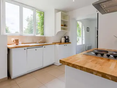 Cuisine ou kitchenette dans l'établissement Holiday Home Maison Sainte Claire by Interhome