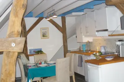 Cuisine ou kitchenette dans l'établissement Gîte La Bulle En Baie, proche Mont Saint-Michel, au calme, pour 4 pers