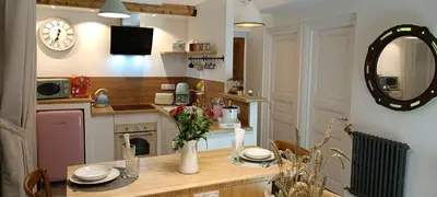 Cuisine ou kitchenette dans l'établissement Le Maréchal Duplex - Appartement avec Jacuzzi - CAEN hyper Centre