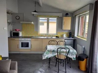 Cuisine ou kitchenette dans l'établissement Maison au pied du Mont Saint Michel