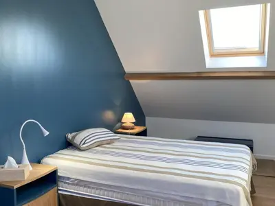 Un ou plusieurs lits dans un hébergement de l'établissement Charmant Cottage avec Jardin à Deux Pas du Port - Dives-sur-Mer - FR-1-487-279