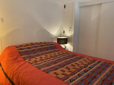 Un ou plusieurs lits dans un hébergement de l'établissement Cabourg: Appartement 3P à 200m de la plage, 2 chambres, balcon, internet - FR-1-487-277