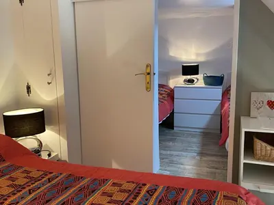 Un ou plusieurs lits dans un hébergement de l'établissement Cabourg: Appartement 3P à 200m de la plage, 2 chambres, balcon, internet - FR-1-487-277