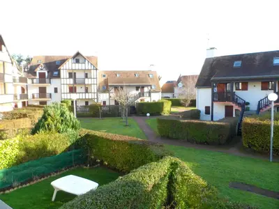 Jardin de l'établissement Duplex 3 Pièces Proche Plage à Cabourg, 6 Pers., Parking Privé - FR-1-487-280