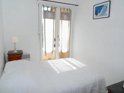 Un ou plusieurs lits dans un hébergement de l'établissement Appartement 2 pièces avec balcon ensoleillé près de l'hippodrome de Cabourg - FR-1-487-297