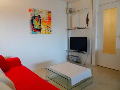 Télévision ou salle de divertissement dans l'établissement CABOURG - 2P Proche Plage avec Balcon et Parking - FR-1-487-292