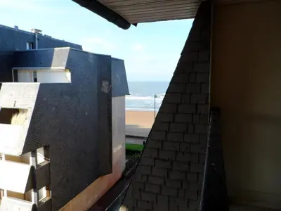 Vue générale sur la mer ou vue sur la mer prise depuis l'appartement
