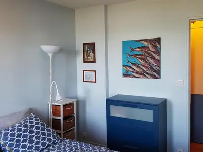 Un ou plusieurs lits dans un hébergement de l'établissement Cabourg : Appartement moderne 4/5 pièces, accès plage, 8 pers, jardin et terrasse, parking, WIFI - FR-1-487-304