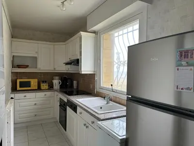 Cuisine ou kitchenette dans l'établissement Appartement Varaville: Face à la mer avec loggia et parking privé, 4 pers. - FR-1-487-306