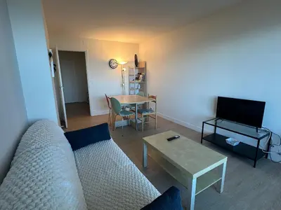 Télévision ou salle de divertissement dans l'établissement Appartement Varaville: Face à la mer avec loggia et parking privé, 4 pers. - FR-1-487-306