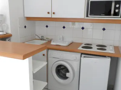 Cuisine ou kitchenette dans l'établissement Cottage 3 pièces à Dives-sur-Mer, jardin privé, proche Port Guillaume, piscine, animaux acceptés - FR-1-487-301