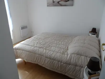 Un ou plusieurs lits dans un hébergement de l'établissement Cottage 3 pièces à Dives-sur-Mer, jardin privé, proche Port Guillaume, piscine, animaux acceptés - FR-1-487-301