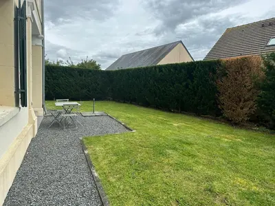 Jardin de l'établissement Appartement rénové en rez-de-jardin, proche centre, 2 pièces, 4 pers., équipements modernes, Cabourg - FR-1-487-309