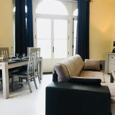 Appartement rénové en rez-de-jardin