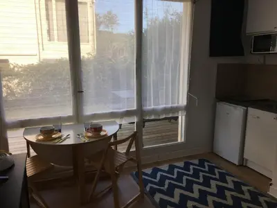 Cuisine ou kitchenette dans l'établissement Appartement 2 pièces avec terrasse près de la plage - Merville-Franceville - FR-1-487-311