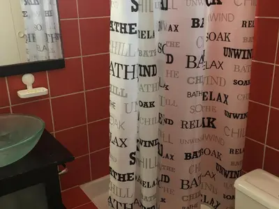 Salle de bains dans l'établissement Appartement 2 pièces avec terrasse près de la plage - Merville-Franceville - FR-1-487-311