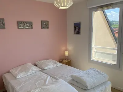 Un ou plusieurs lits dans un hébergement de l'établissement Bel Appartement Duplex 4 pièces avec Vue sur Port et Terrasse - FR-1-487-314