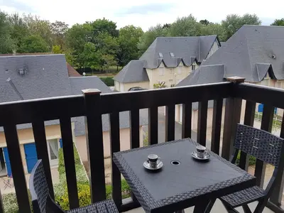 Balcon ou terrasse dans l'établissement Charmant T2 à Cabourg, proche plage et centre-ville, balcon et parking gratuit - FR-1-487-312