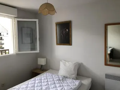Un ou plusieurs lits dans un hébergement de l'établissement Cabourg: Appartement bord de mer, balcon, internet, parking - FR-1-487-313