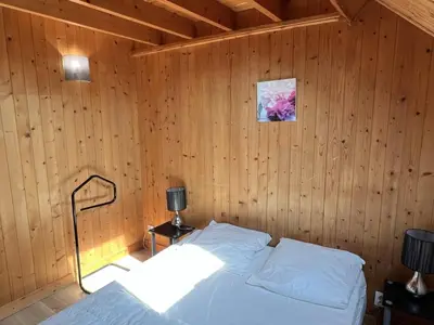 Un ou plusieurs lits dans un hébergement de l'établissement Chalet 4 pièces à Cabourg avec jardin, proche piscine et tennis, idéal pour familles, 6 pers. max - FR-1-487-325