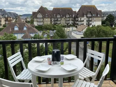 Balcon ou terrasse dans l'établissement Appartement 2 Pièces à Cabourg, Proche Plage et Thalasso, Balcon, Wifi, 4 Pers - FR-1-487-315
