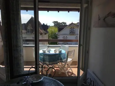 Plan de l'établissement Grand studio en hyper-centre de Cabourg avec balcon, proche plage, parking, et prestations disponibles - FR-1-487-327
