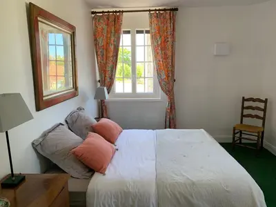 Un ou plusieurs lits dans un hébergement de l'établissement Villa avec Jardin à Cabourg, Proche Plage et Centre - FR-1-487-324