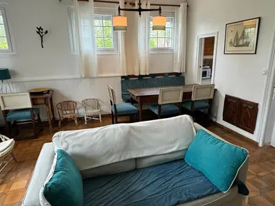 Coin salon dans l'établissement Villa avec Jardin à Cabourg, Proche Plage et Centre - FR-1-487-324