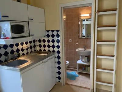 Cuisine ou kitchenette dans l'établissement Studio à 50m de la plage à Cabourg pour 3 pers. - FR-1-487-330