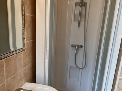 Salle de bains dans l'établissement Studio à 50m de la plage à Cabourg pour 3 pers. - FR-1-487-330