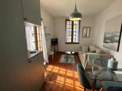 Coin salon dans l'établissement Maison Cozy au Coeur de Cabourg avec Terrasse, Proche Plage, pour 4 Pers., Animaux Acceptés - FR-1-487-328