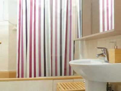 Salle de bains dans l'établissement Maison Cozy au Coeur de Cabourg avec Terrasse, Proche Plage, pour 4 Pers., Animaux Acceptés - FR-1-487-328