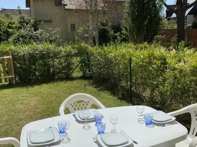 Jardin de l'établissement Cabourg : Studio Rez-de-Jardin Proche Plage, Animaux Acceptés, TV, Wi-Fi Optionnel - FR-1-487-331