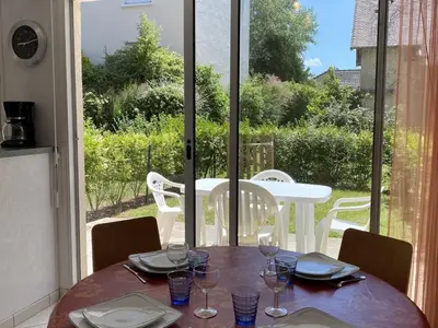 Jardin de l'établissement Cabourg : Studio Rez-de-Jardin Proche Plage, Animaux Acceptés, TV, Wi-Fi Optionnel - FR-1-487-331