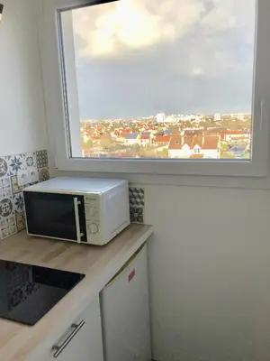 Cuisine ou kitchenette dans l'établissement Joli studio Résidence Villa Sévigné à Caen