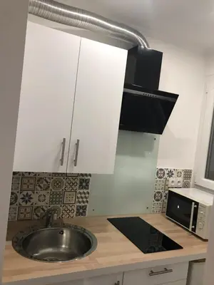 Cuisine ou kitchenette dans l'établissement Joli studio Résidence Villa Sévigné à Caen