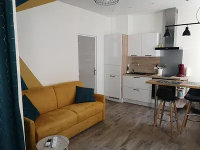 Cuisine ou kitchenette dans l'établissement Haute ville : studio ravissant