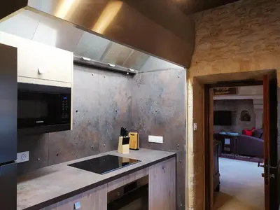 Cuisine ou kitchenette dans l'établissement Appartement Prestige Résidentiel 3 chambres 3 salles de bain au Manoir de Mathan à Crépon 5 mn d'Arromanches et 10 mn de Bayeux