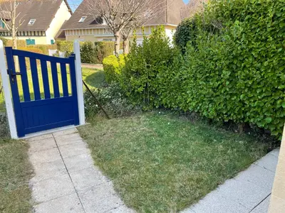 Jardin de l'établissement La Dunette Port Guillaume - Cabourg -piscine et mer à pied