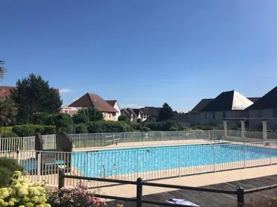 Piscine de l'établissement La Dunette Port Guillaume - Cabourg -piscine et mer à pied ou située à proximité