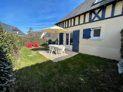 Jardin de l'établissement La Dunette Port Guillaume - Cabourg -piscine et mer à pied