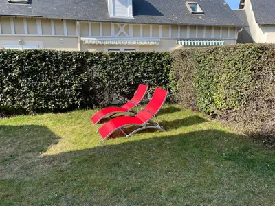 Jardin de l'établissement La Dunette Port Guillaume - Cabourg -piscine et mer à pied